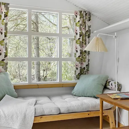 Nyaraló 3 Bedroom Cozy In Fårevejle