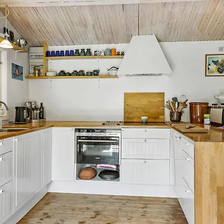 3 Bedroom Cozy In *