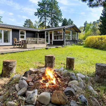 3 Bedroom Cozy In Holiday home *